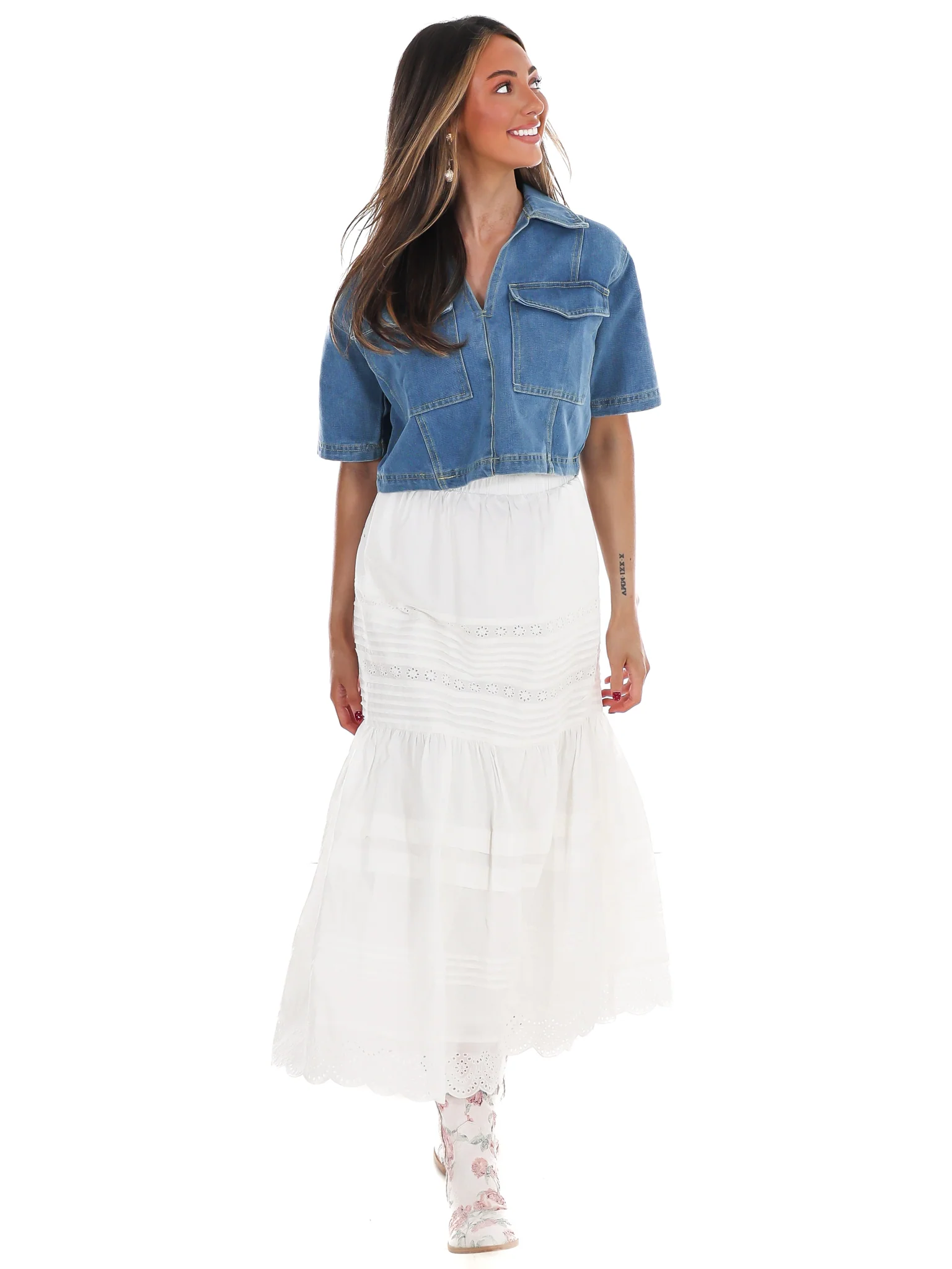 Clean Cut V-Neck Cropped Denim Top - Image 7