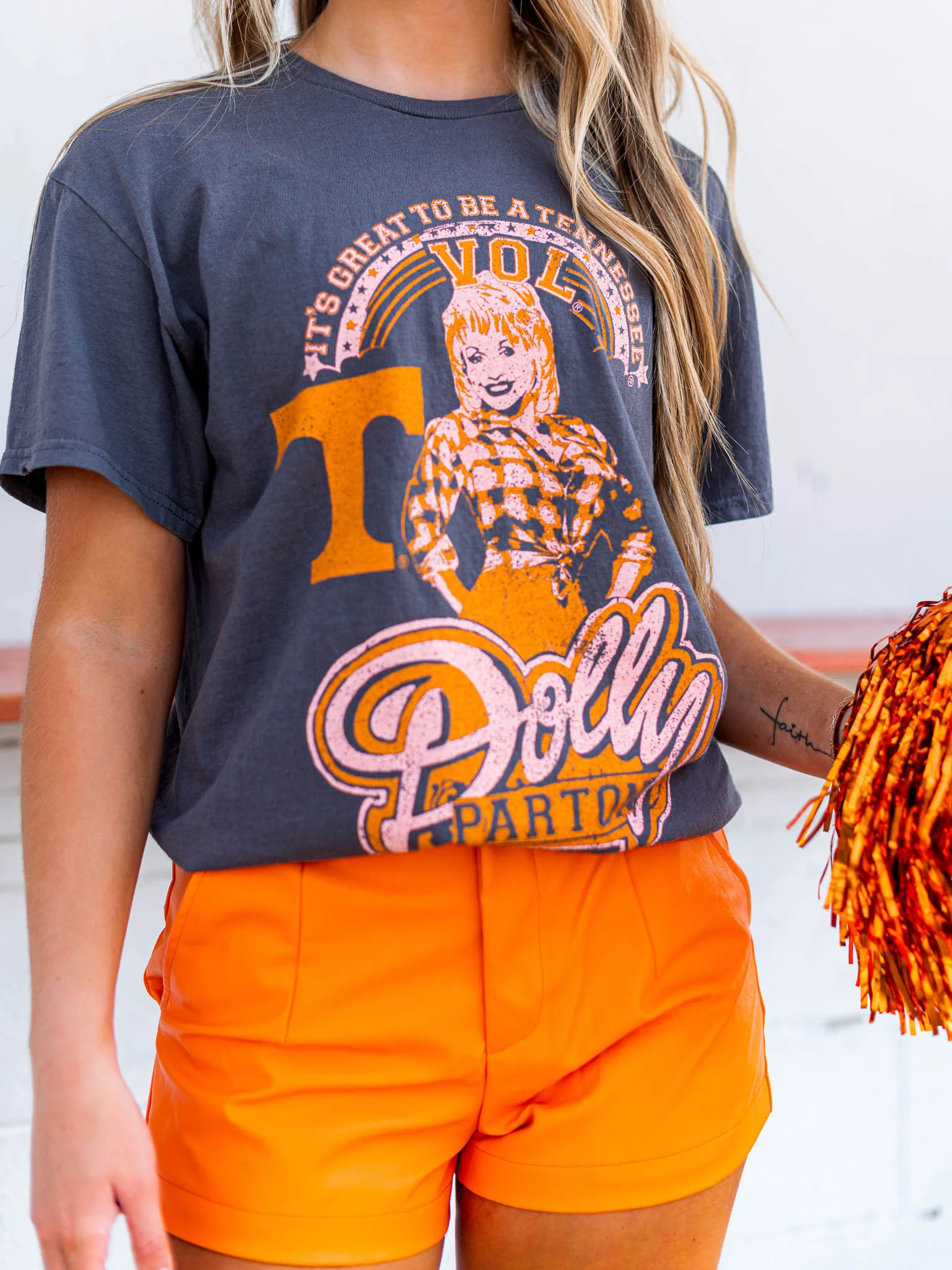 Dolly Parton It's Great to Be A Tennessee Vol Thrifted Tee - Image 3