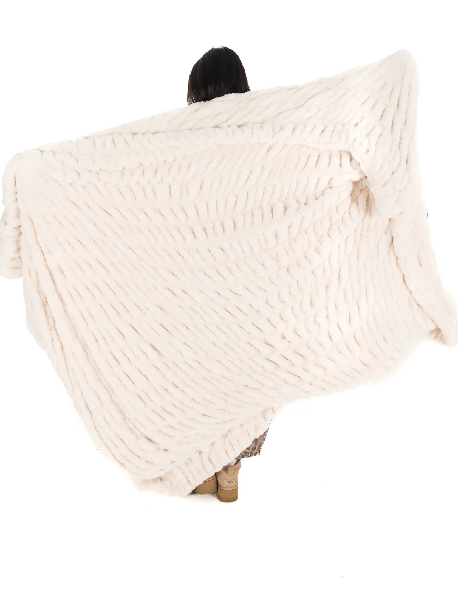 Josie's Faux Fur Ruched Blanket - Image 8